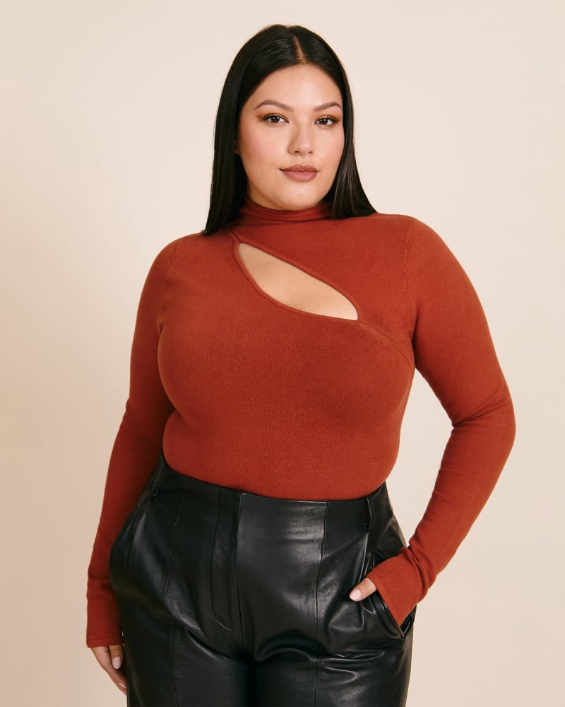 Front of a model wearing a size 4 Slit Shoulder Bodysuit in BRICK by Good American. | dia_product_style_image_id:224933